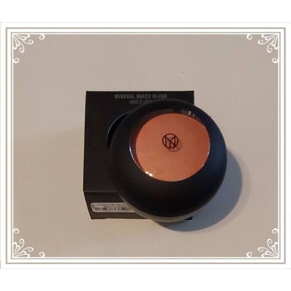 BNIB~IL MAKIAGE Mineral Baked Blush in Bootylicious~$36 Retail - Picture 2 of 3